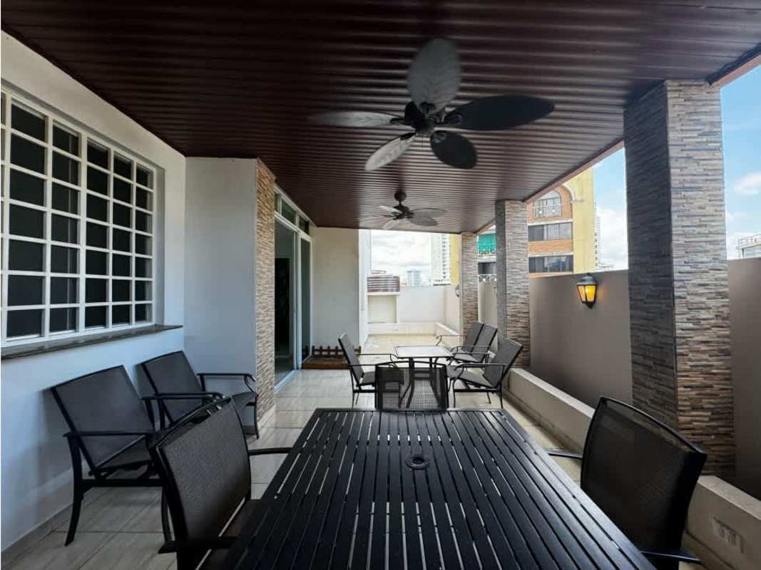 Modern kitchen with granite countertops and appliances PH Onyx Tower El Cangrejo