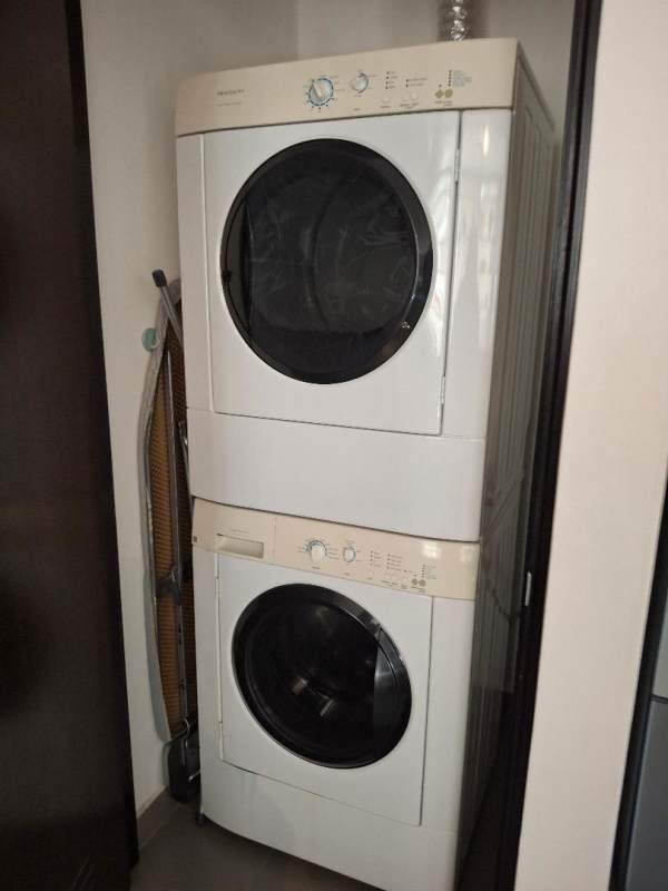 Studio with partition shelving, minimal decor, AC unit, large window in PH Colores de Bella Vista Panama