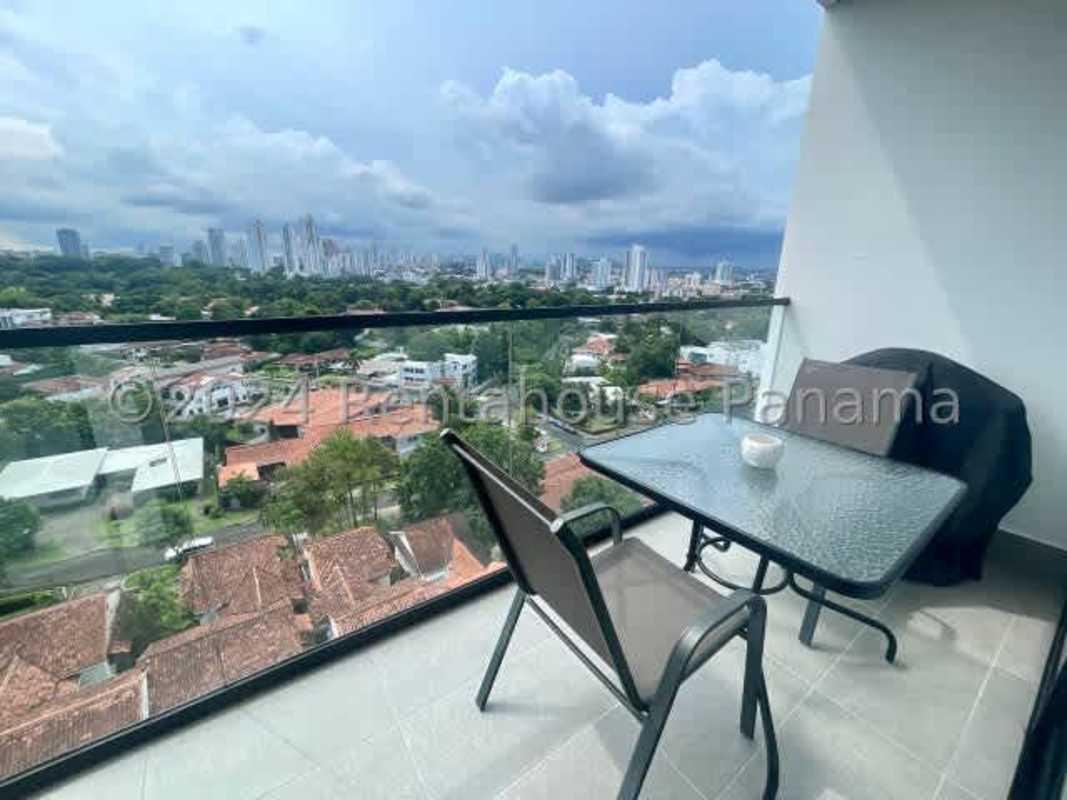 Elegant kitchen with granite counters and appliances at PH Victory Wellness, Coco del Mar Panama