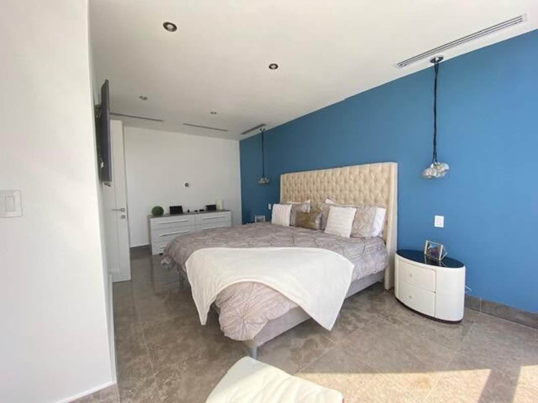 Designer lobby with art by Starck in PH Yoo & Arts Avenida Balboa Panama