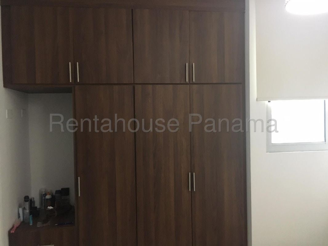 Bedroom with large built-in closet, overhead cabinets in PH Trinity El Cangrejo Panama