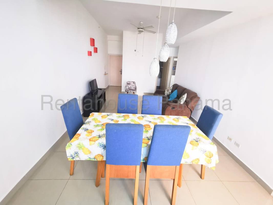 Kitchen with large window city skyline view, white and wood cabinets PH Rainbow Tower El Carmen Panama
