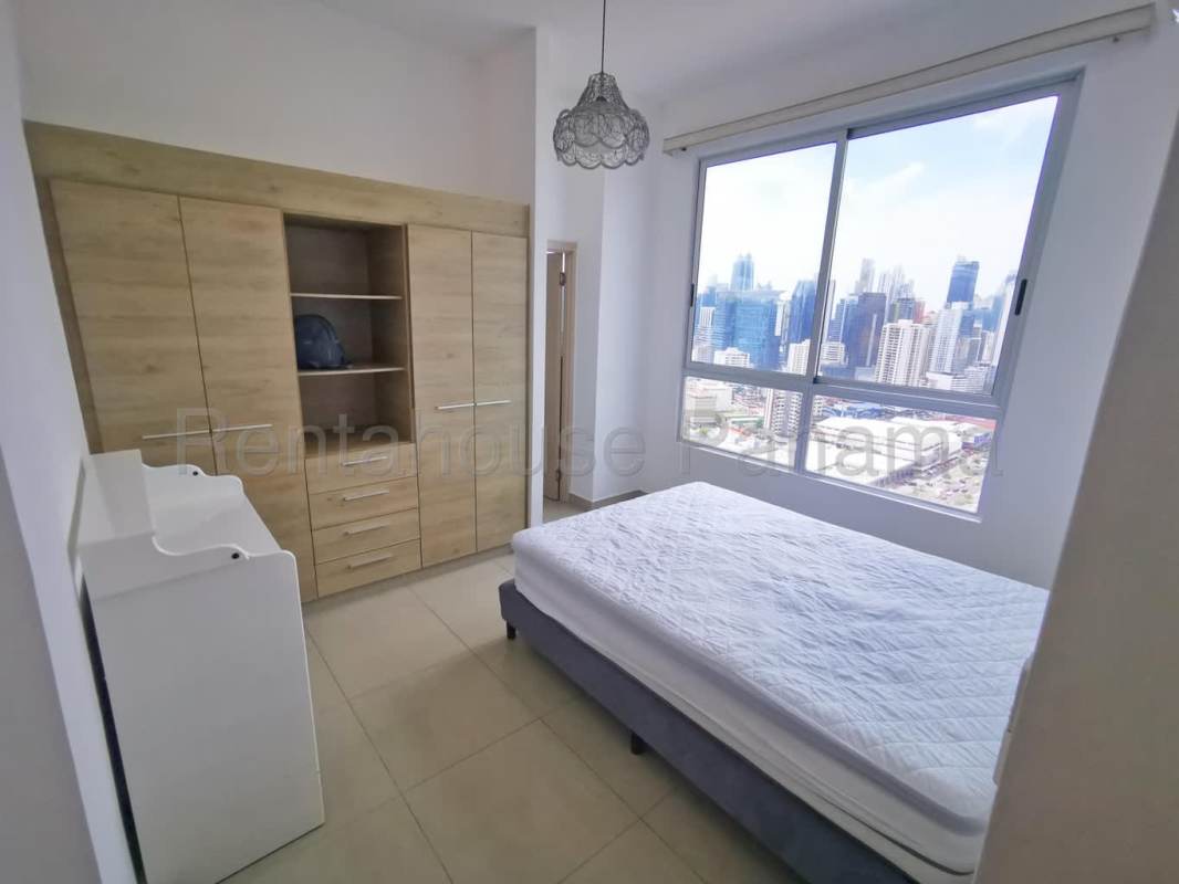 Bright bedroom with built-in cabinetry, city views at PH Rainbow Tower Panama City