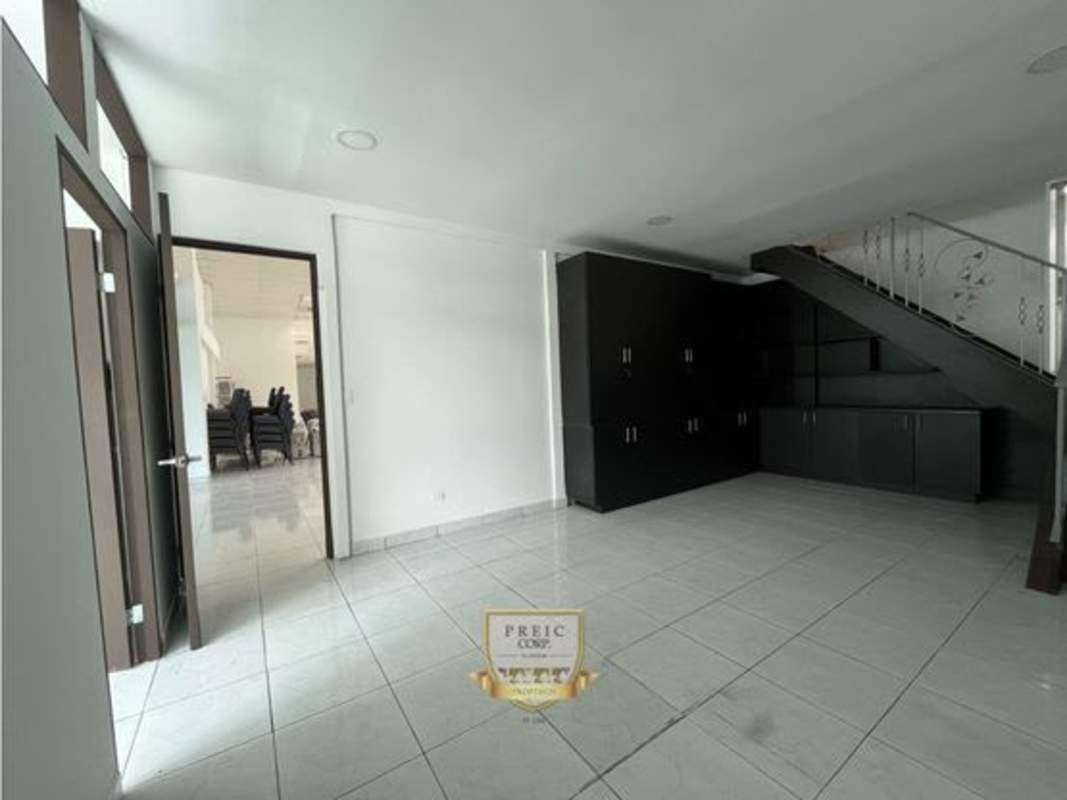 Ample dedicated parking area at Plaza Conquistador commercial complex El Crisol Panama