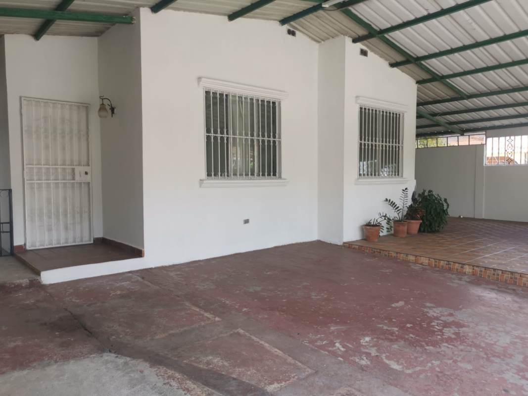 Functional kitchen with cabinets and tiled walls in Villa Lucre house Panama