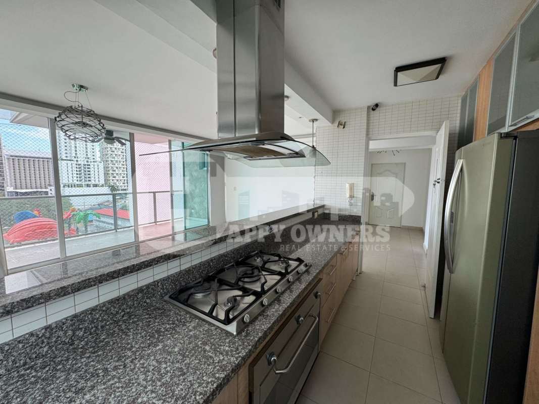 Spacious bedroom with custom closet, AC and city view PH TAO San Francisco