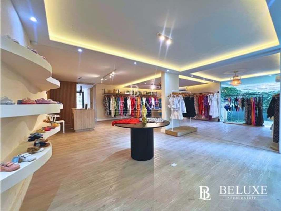 Spacious remodeled interior retail or showroom space on ground level commercial house San Francisco Panama