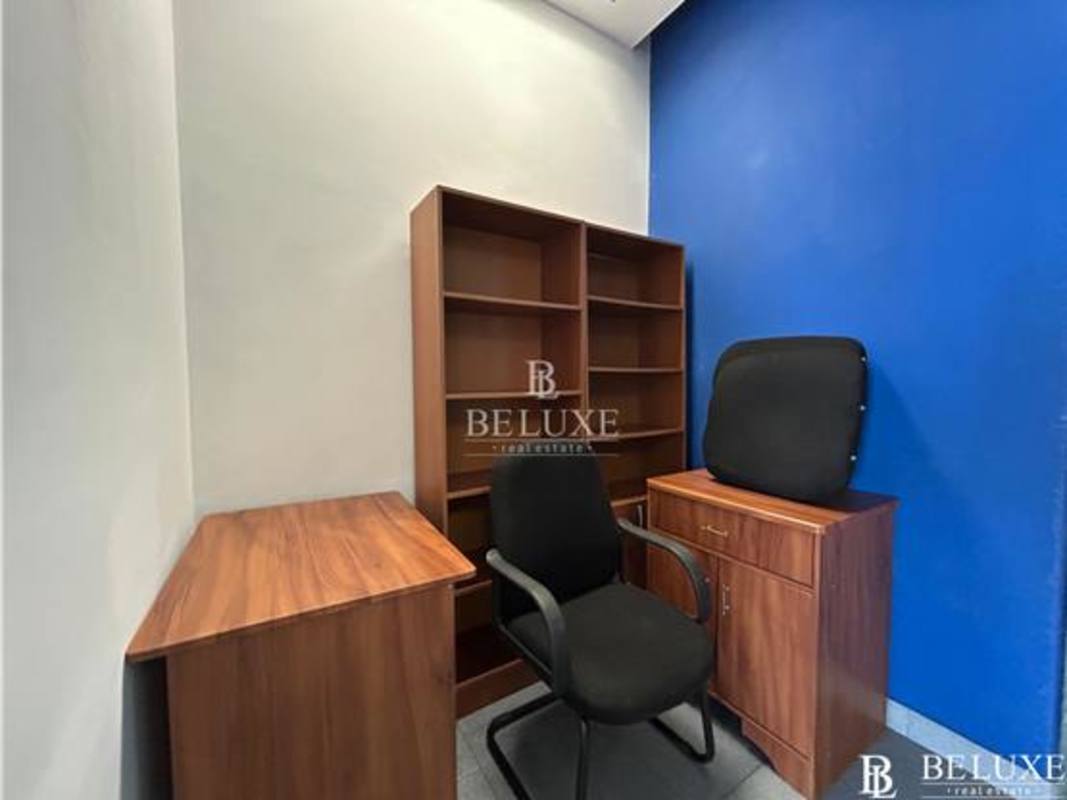 Private minimalist office with blue accent wall in San Francisco Commercial Plaza Panama