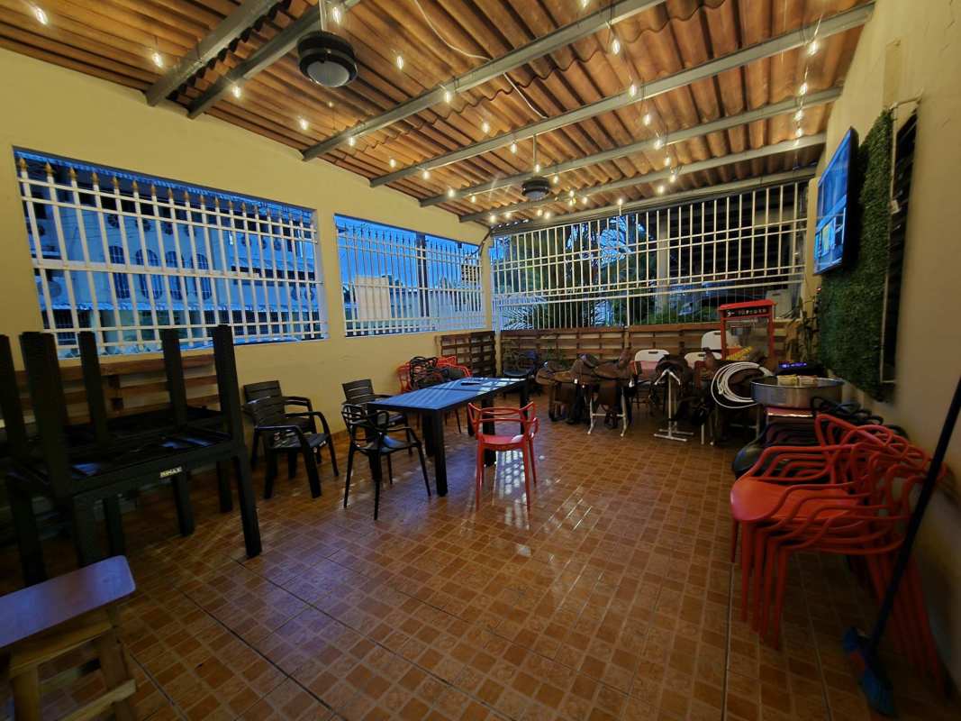 Long interior corridor ceramic tiles multiple doorways house in Cerro Viento San Antonio