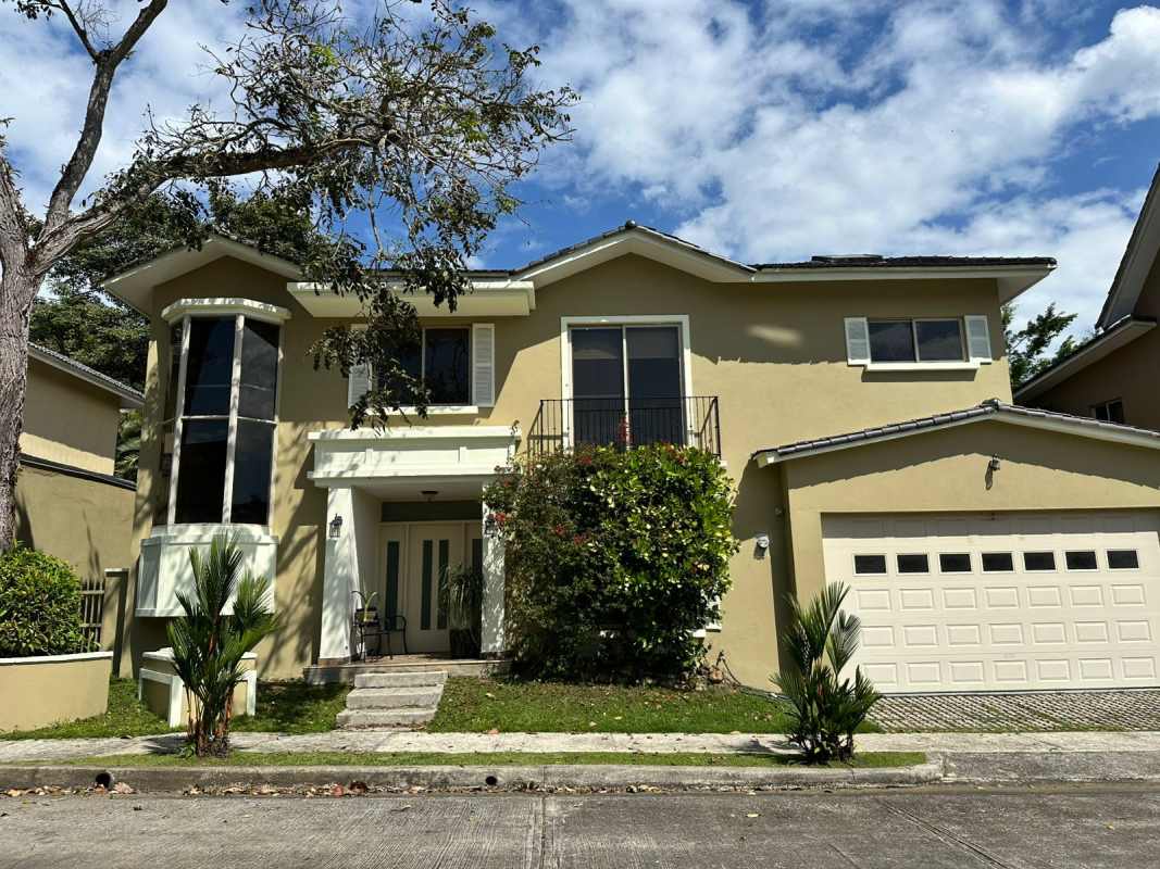 Traditional kitchen wood cabinetry granite countertop PH Embassy Gardens Clayton for rent