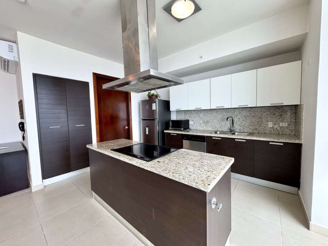 Infinity pool overlooking Pacific Ocean at PH Oceanaire Punta Pacifica