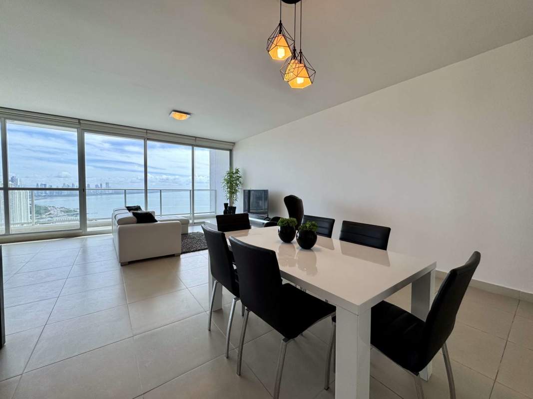 Private ocean-view balcony overlooking Pacific Ocean in PH Oceanaire Punta Pacifica