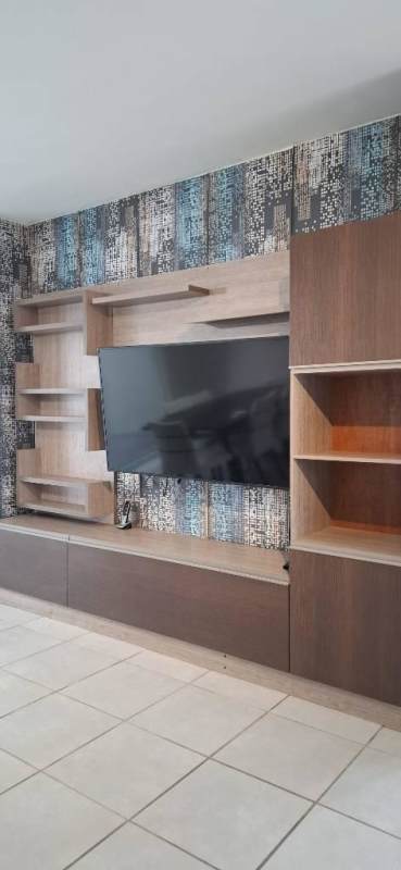 Modern living room with wall-mounted TV, accent wall, built-in furniture PH Victoria Panama
