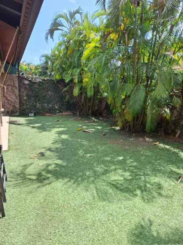 Two-story Mediterranean-style house with balcony and covered driveway in PH Versailles Panama City