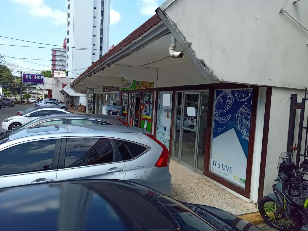 Exterior strip mall with various retail storefronts and on-site parking in Plaza El Dorado Panama City