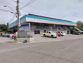 Spacious empty commercial space interior with tiled floors and large windows at Plaza Las Palmas