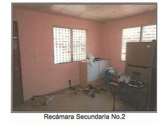 Basic bathroom with sink, WC, shelving Vista Alegre family home for sale Panama