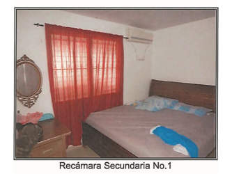Master bedroom with peach walls, folding table window to street Arraiján house for sale
