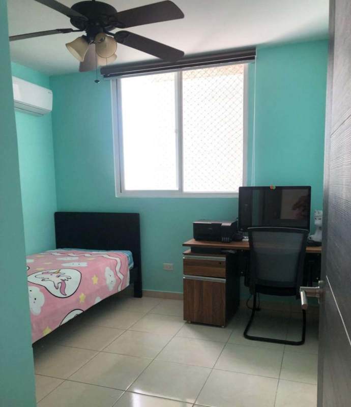 Furnished bedroom with built-in wardrobe, AC and tile floors in PH Hato Pintado Panama