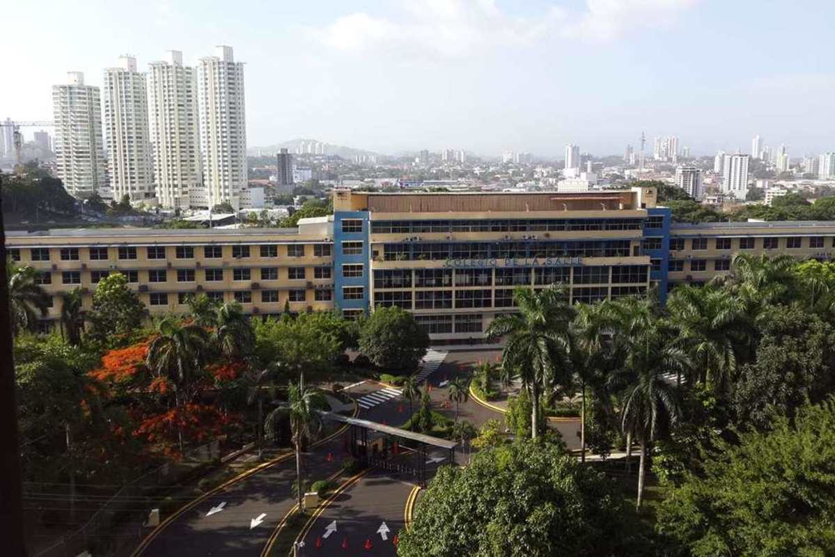 Aerial photo of PH Yoo Panama towers and lush garden areas on Avenida Balboa