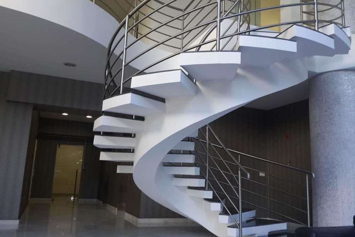 Elegant lobby with modern spiral staircase in PH Yoo Panama, Bella Vista