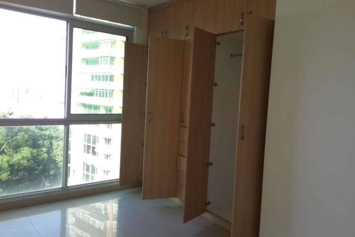 Bright bedroom with built-in wardrobe PH Yoo Panama Bella Vista