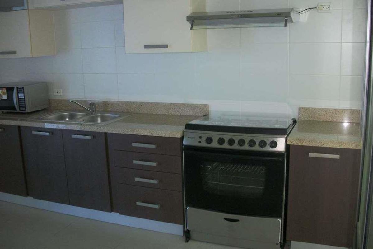 Rooftop infinity swimming pool and jacuzzi PH Yoo Panama City