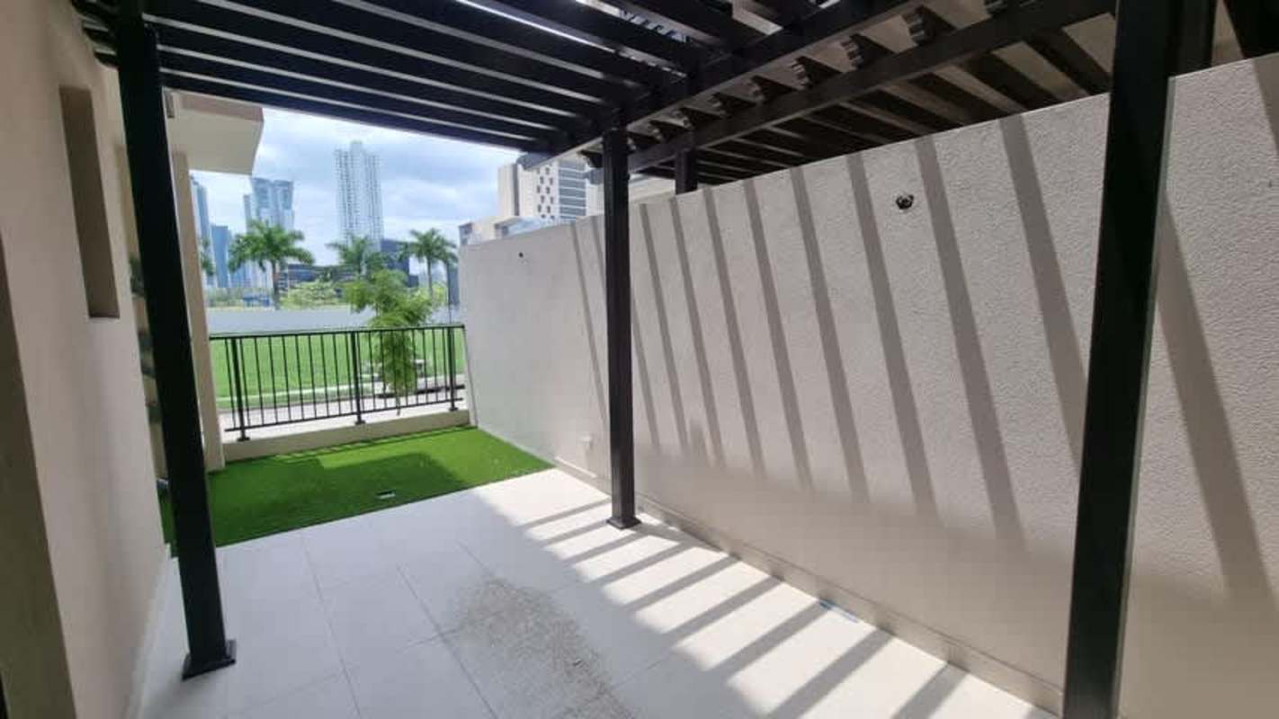 Bedroom with built-in closet and private bathroom in PH Costa del Este Exclusive Panama