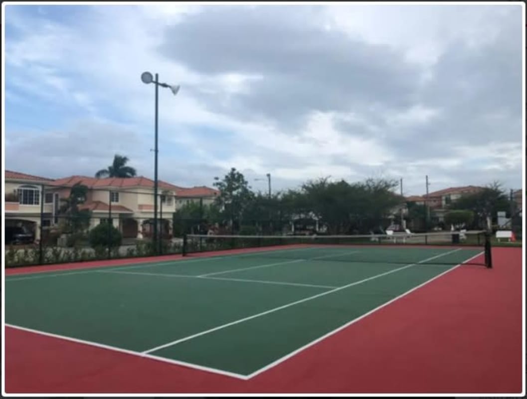 Outdoor tennis court in Villa Valencia Costa Sur gated community in Panama City