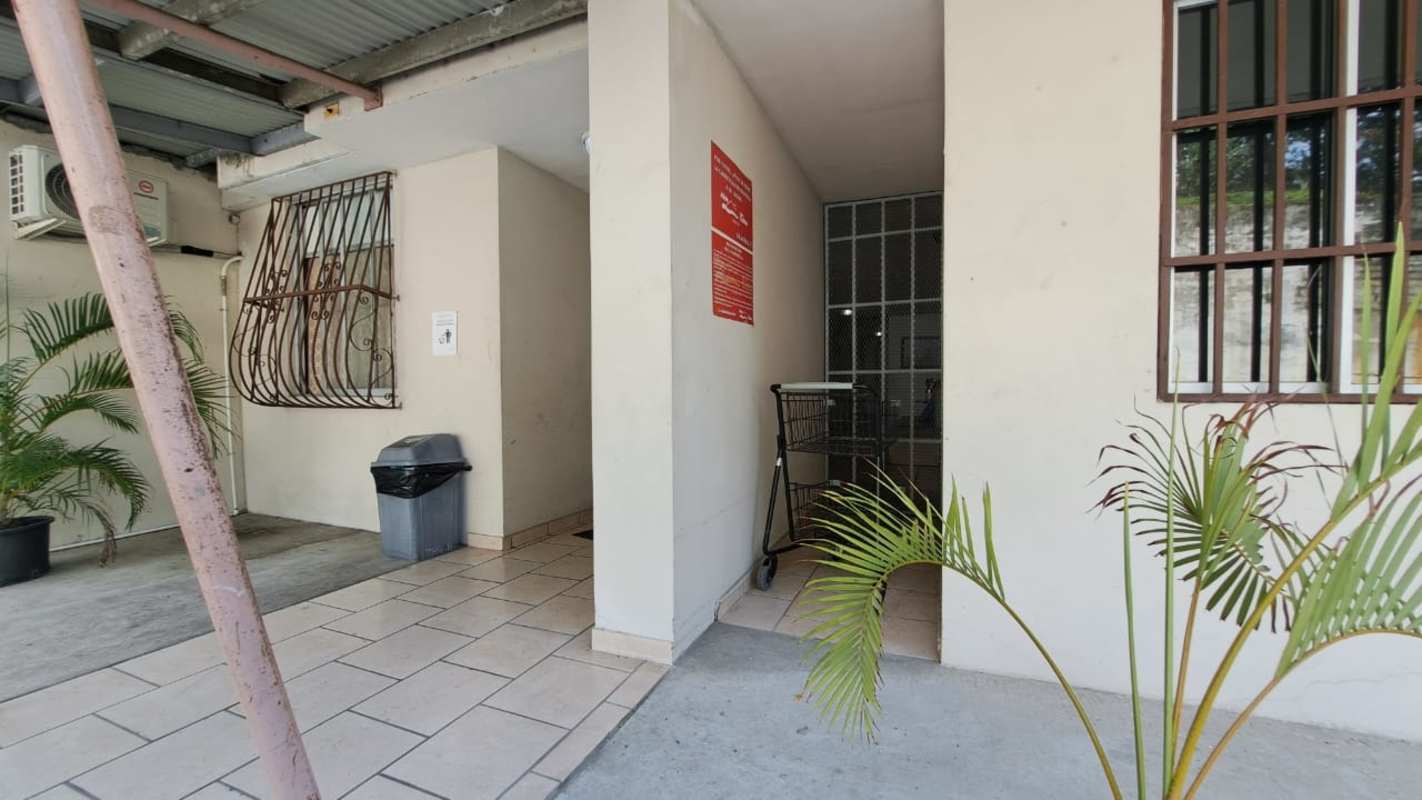 Open living dining room with tile floor in apartment Pueblo Nuevo Panama for sale