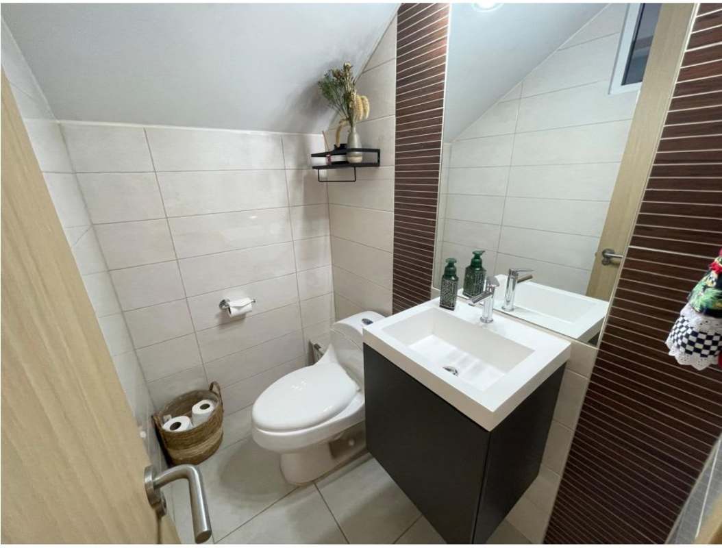 Spacious master bedroom with split AC walk-in closet ensuite bathroom in Urb. Vallarta Panama