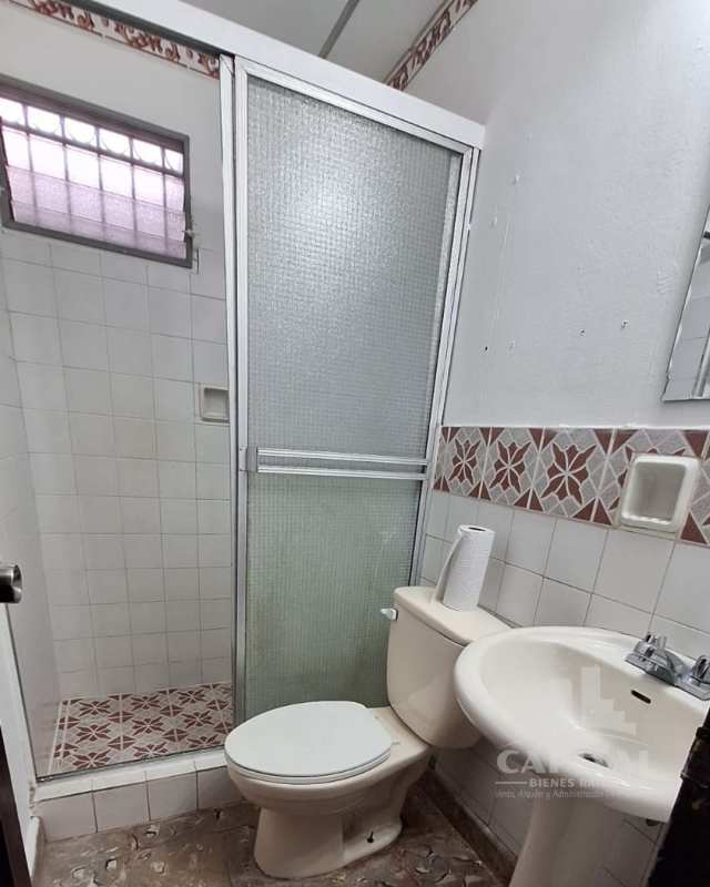 Bathroom with ceramic tile shower, pedestal sink and toilet Don Bosco Panama
