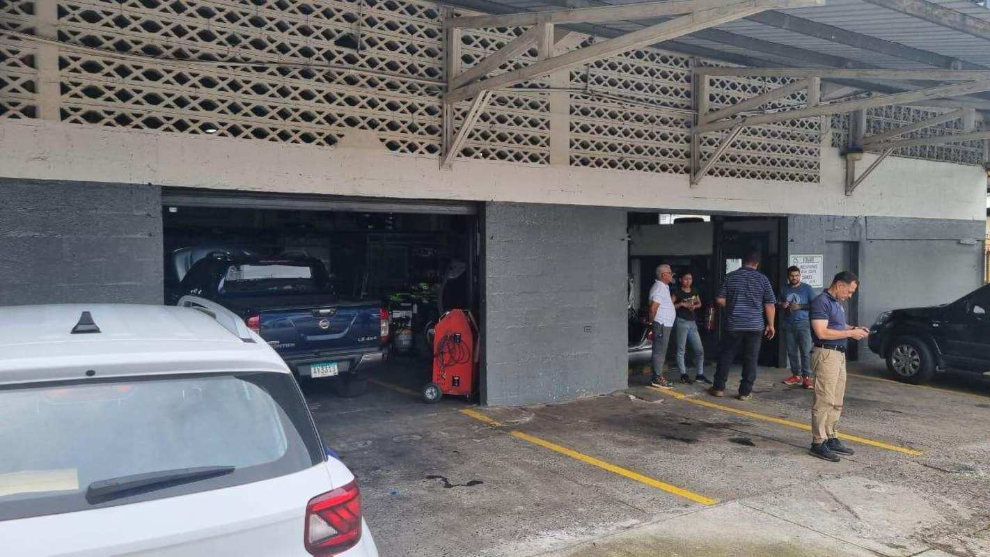 Large automotive garage with multiple service bays in commercial warehouse Panama City
