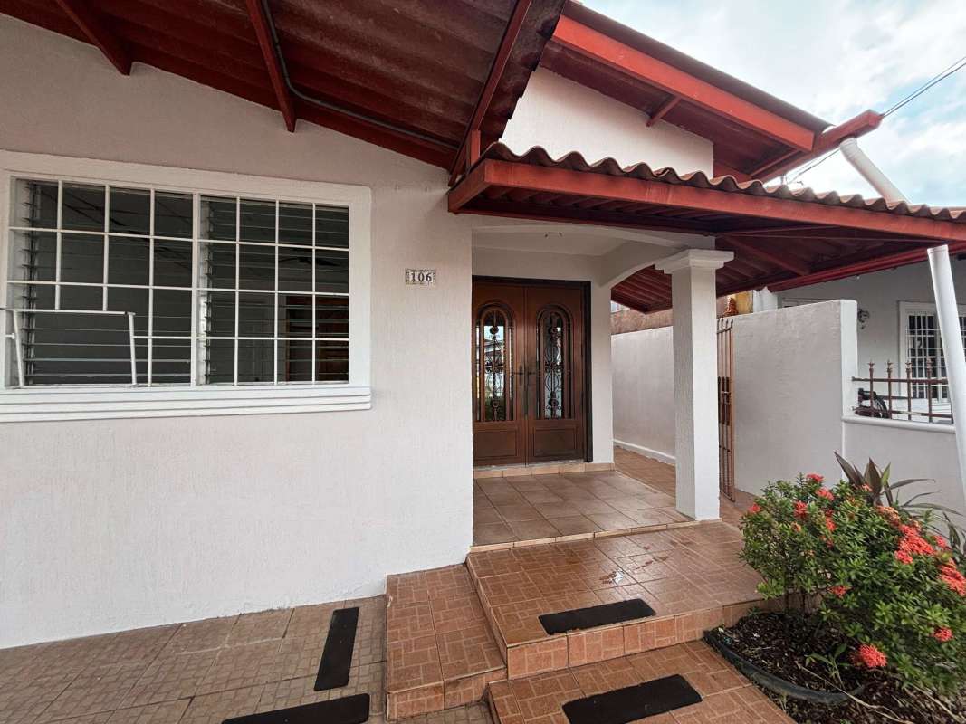 Covered porch with tiled entry and garden bed, house rental at Brisas del Golf Panama