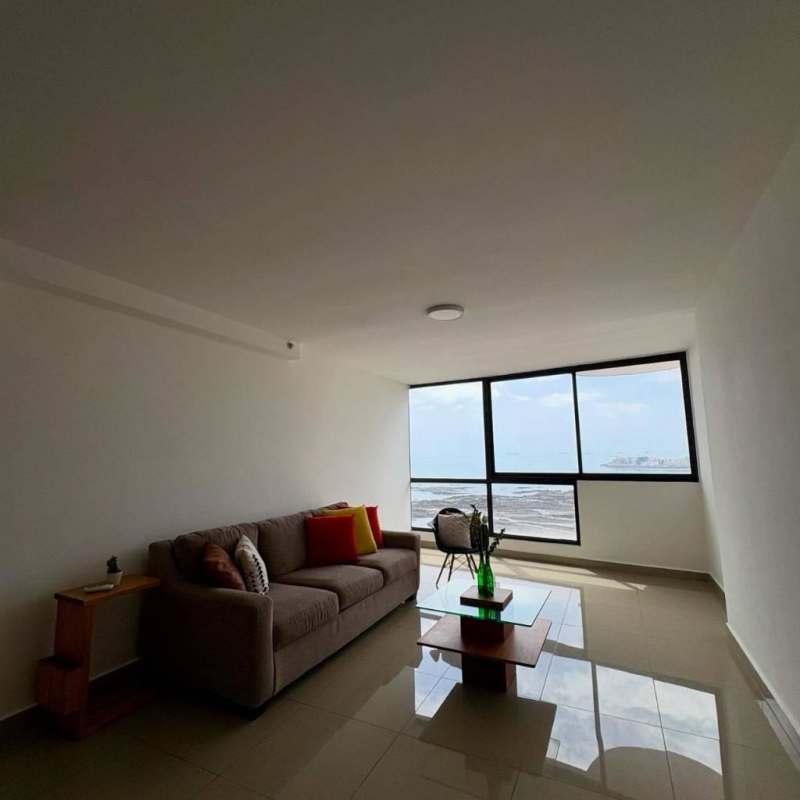 Secondary bedroom with built-in closet in PH Seawaves San Francisco Panama