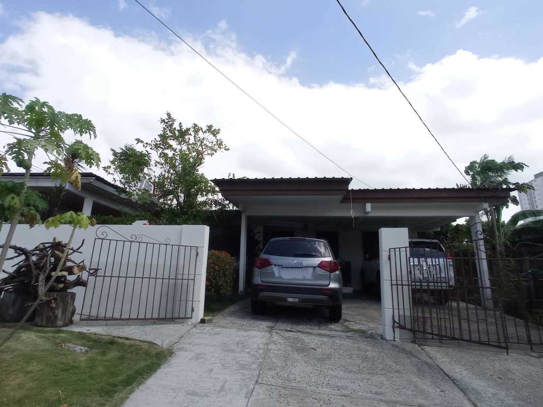 Spacious 4BR House with Terrace in Betania Club X in Panama City - View 2