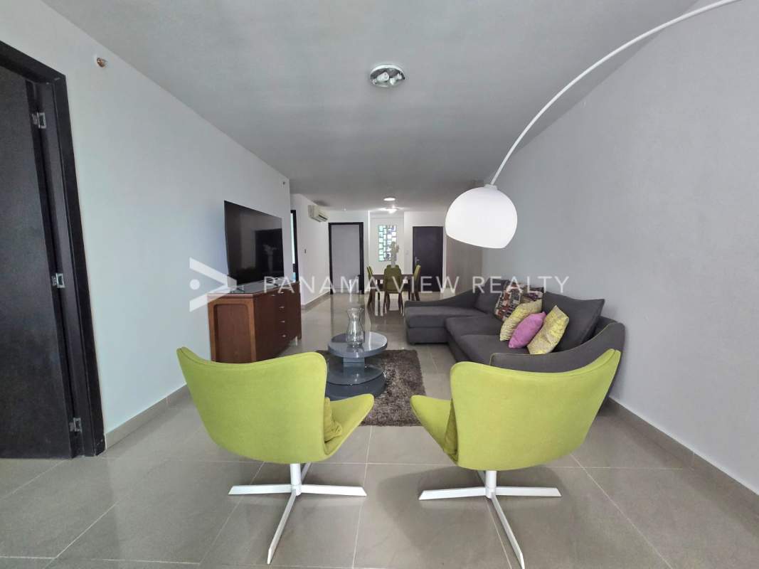 Modern dining area with marble floors, AC, skyline view PH Belle View Avenida Balboa