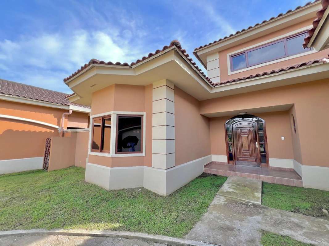 Resort-style swimming pool, jacuzzi, lounge at Sunset Coast Panama Costa Sur