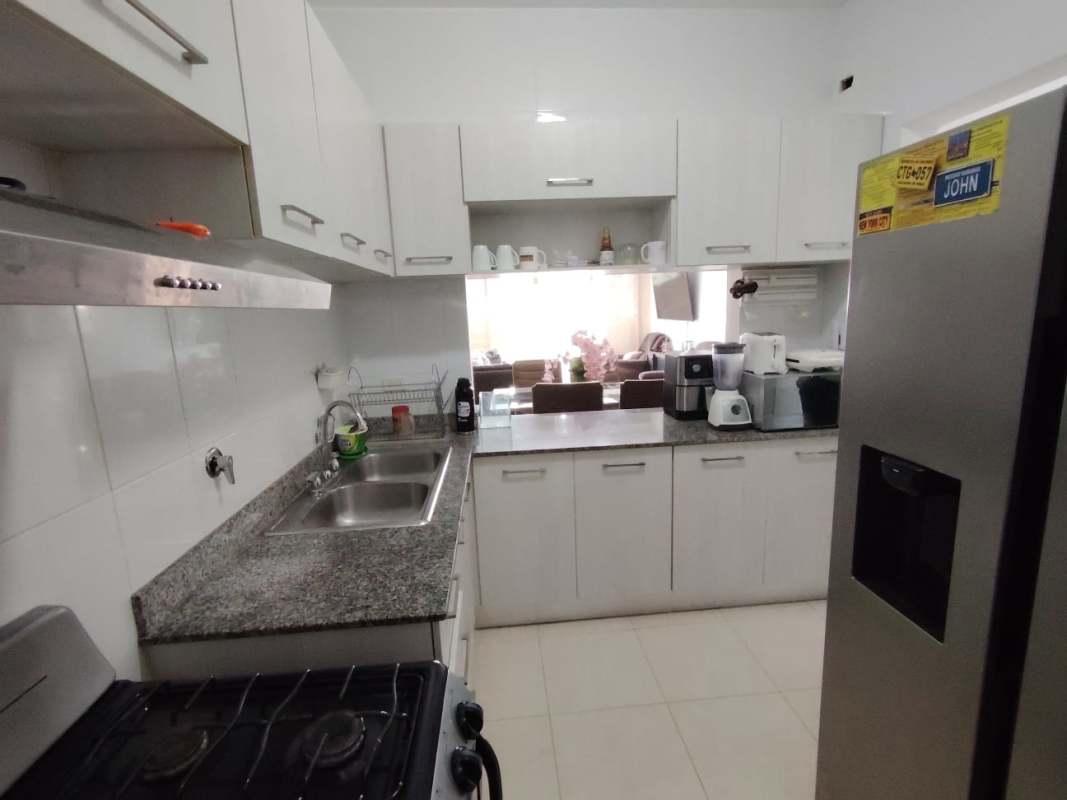 Bright bedroom with tile floor and window in PH Sabana Tower for rent Panama City