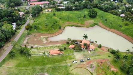 Ranch-style estate with fenced paddocks, lagoons and extensive acreage for sale in Panama