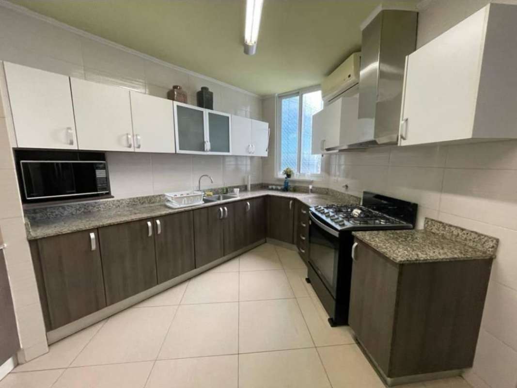 Contemporary kitchen granite counter premium appliances PH Country Club Costa del Este Panama