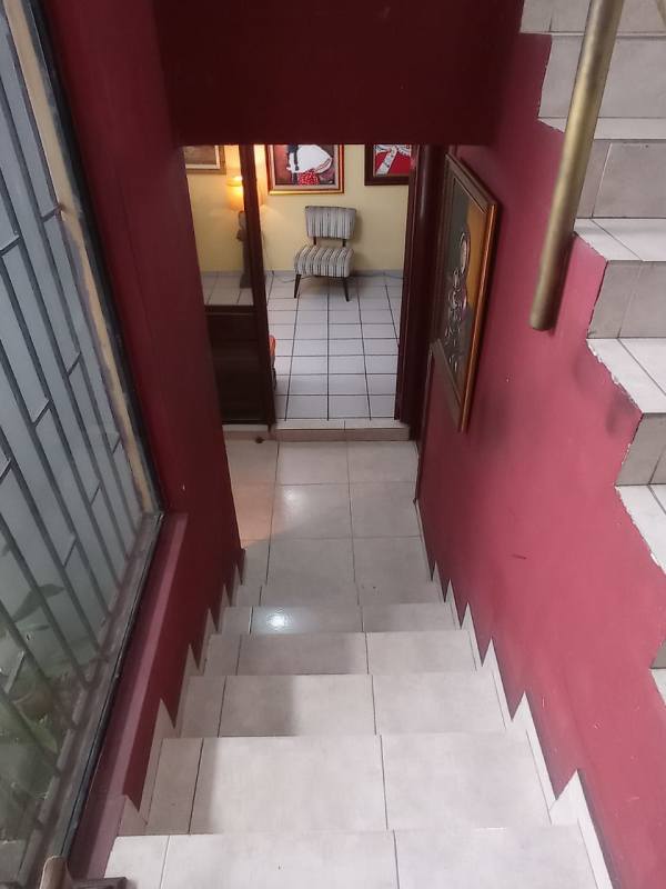 Large remodeled kitchen with cabinets in house for sale Los Ángeles Panama City