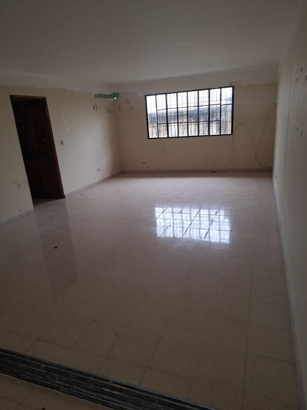 Single-family gated home facade with car gate and porch for rent in Betania El Dorado Panama