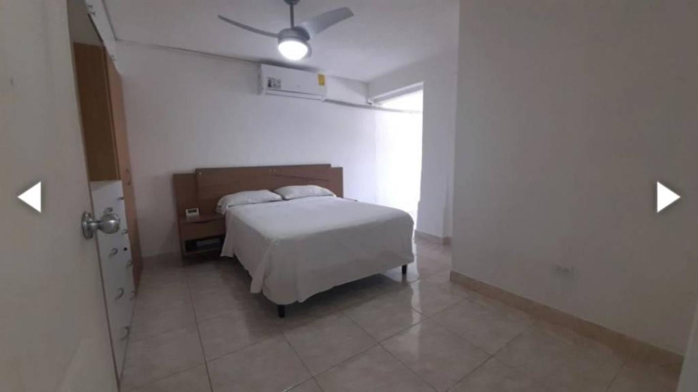 Bedroom in apartment with built-in closet and fan PH Vista Hermosa Panama City