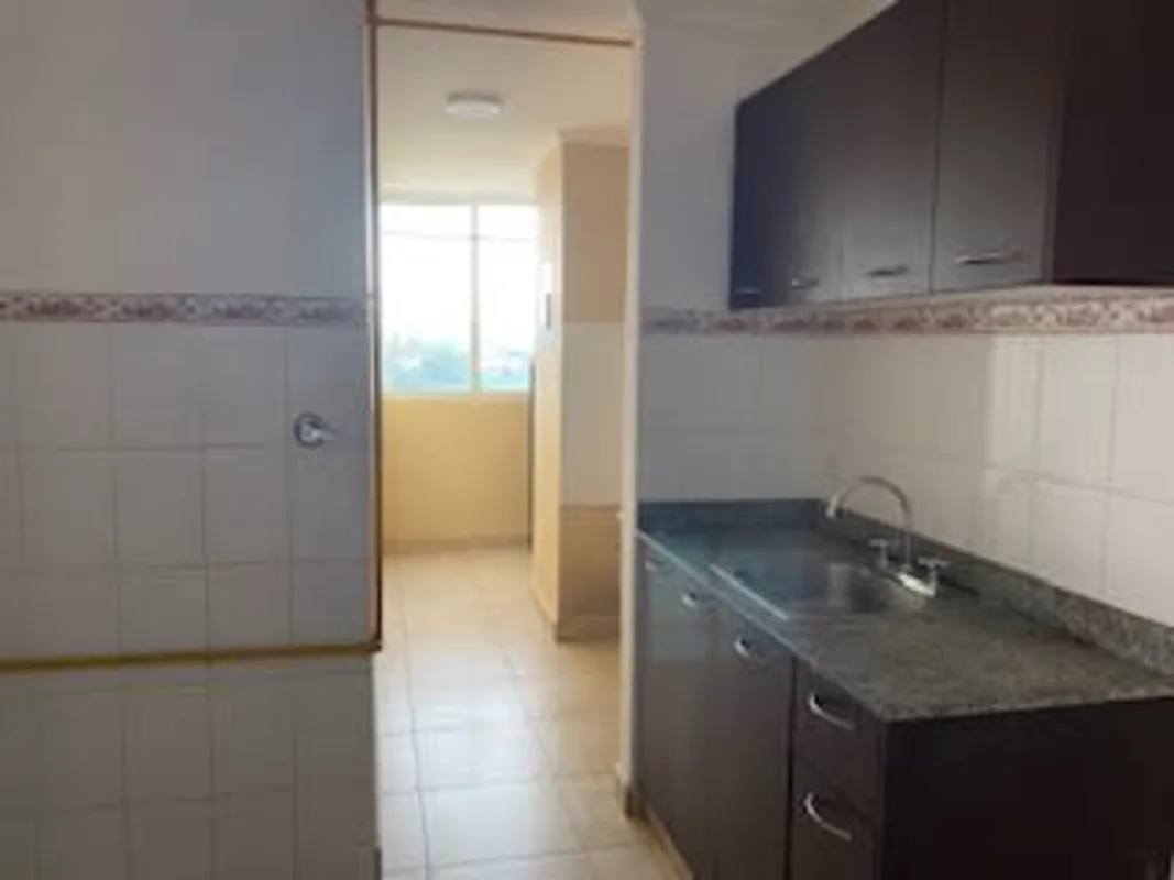 Bedroom with built-in wardrobe, tiled floor, AC, window PH Las Palmeras Rio Abajo