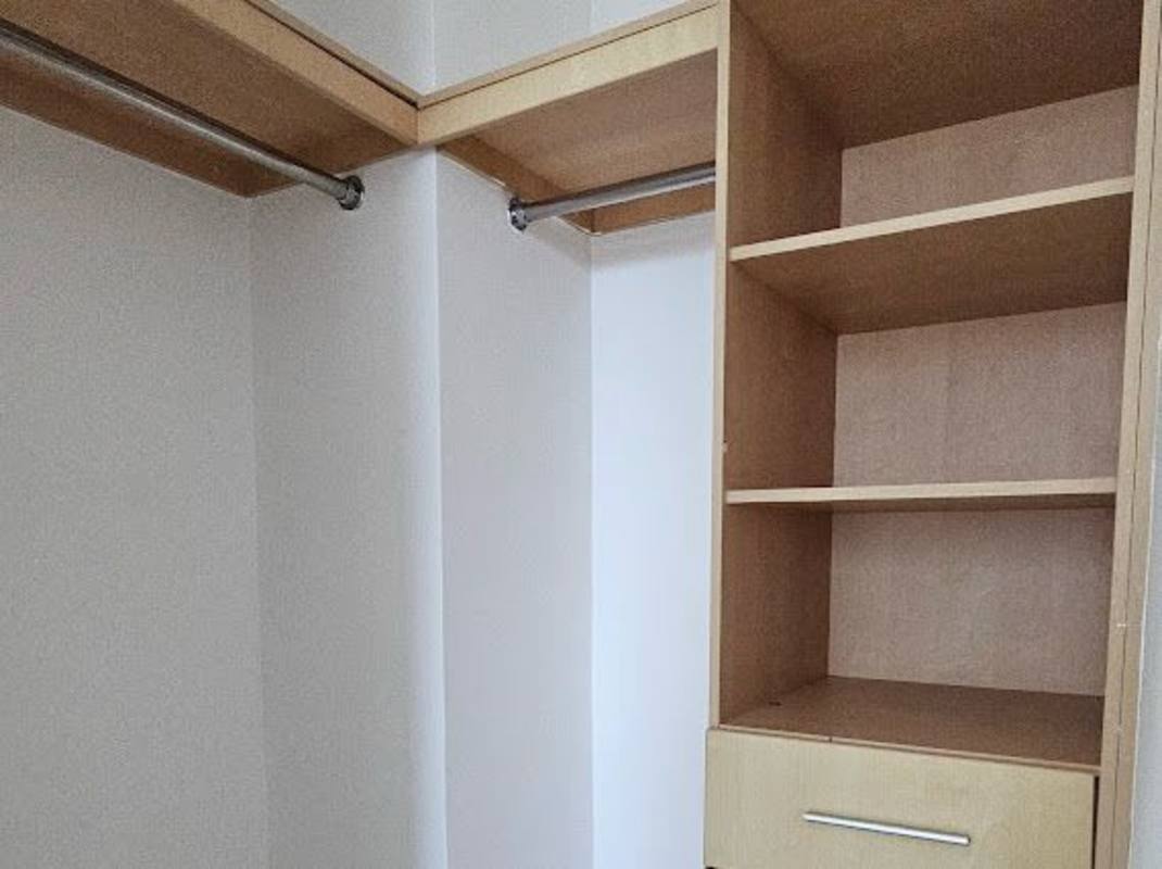 Bathroom with granite counter, walk-in shower in Costa del Este apartment