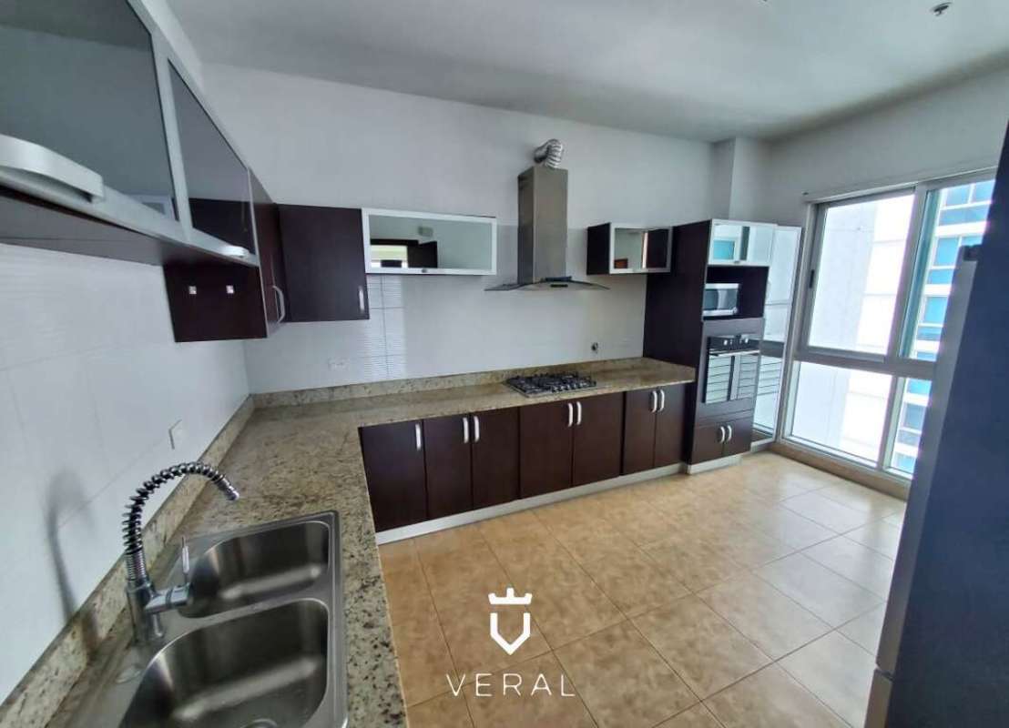 Luxury 3BR PH Titanium Costa del Este Panoramic Views