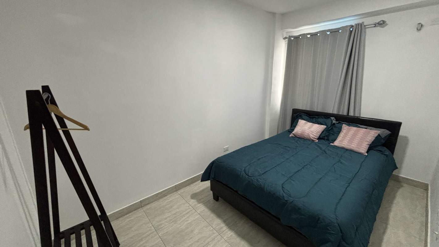 New bathroom tile walk-in shower mirror PH Villa Lúa La Siesta Tocumen Panama