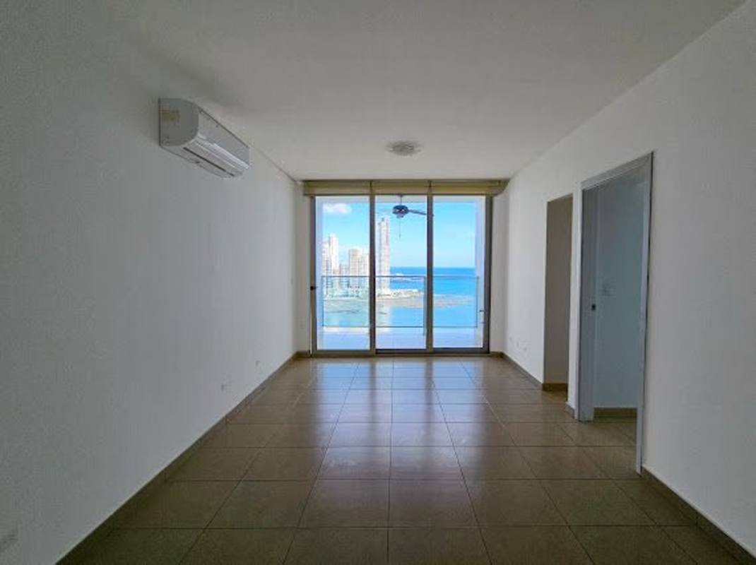 Master bedroom with closet, ensuite bathroom and ocean views in PH BICSA Tower Panama