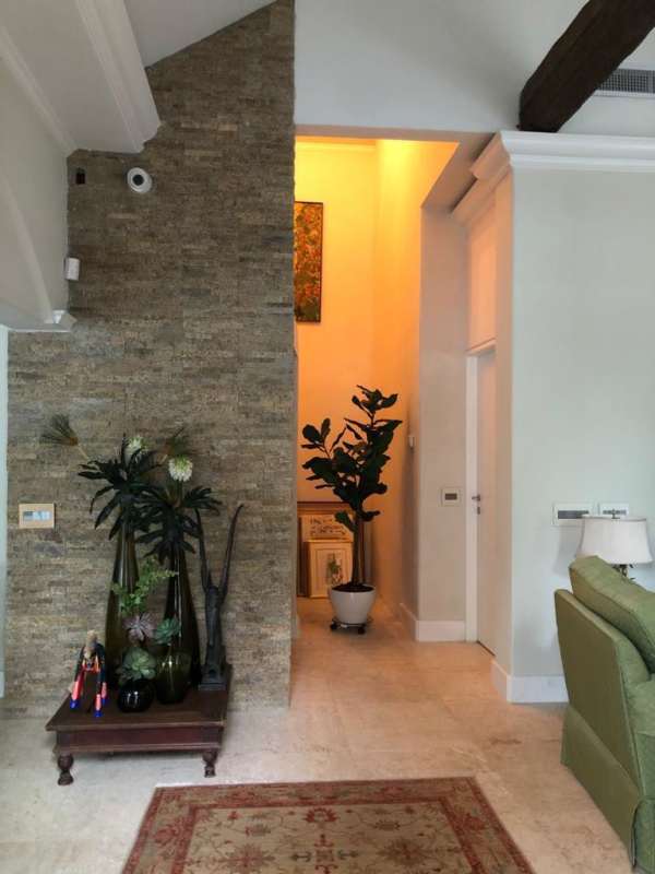 Bathroom with walk-in shower, vanity and tiled finishes apartment Albrook Clayton Panama